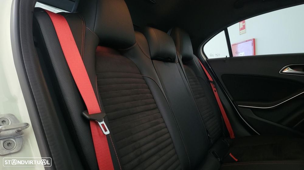 Mercedes-Benz A 45 AMG 4Matic Speedshift 7G-DCT - 11