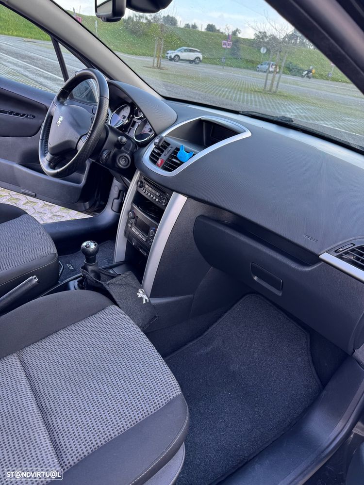 Peugeot 207 1.4 16V Active - 21