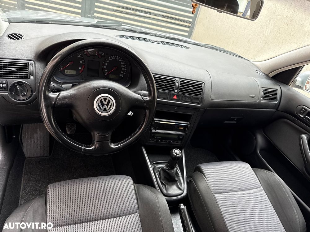 Volkswagen Golf 1.6 Comfortline - 30