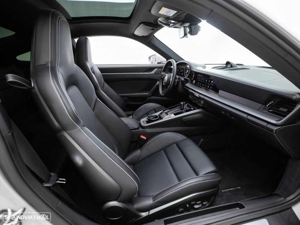 Porsche 911 (992) - 10