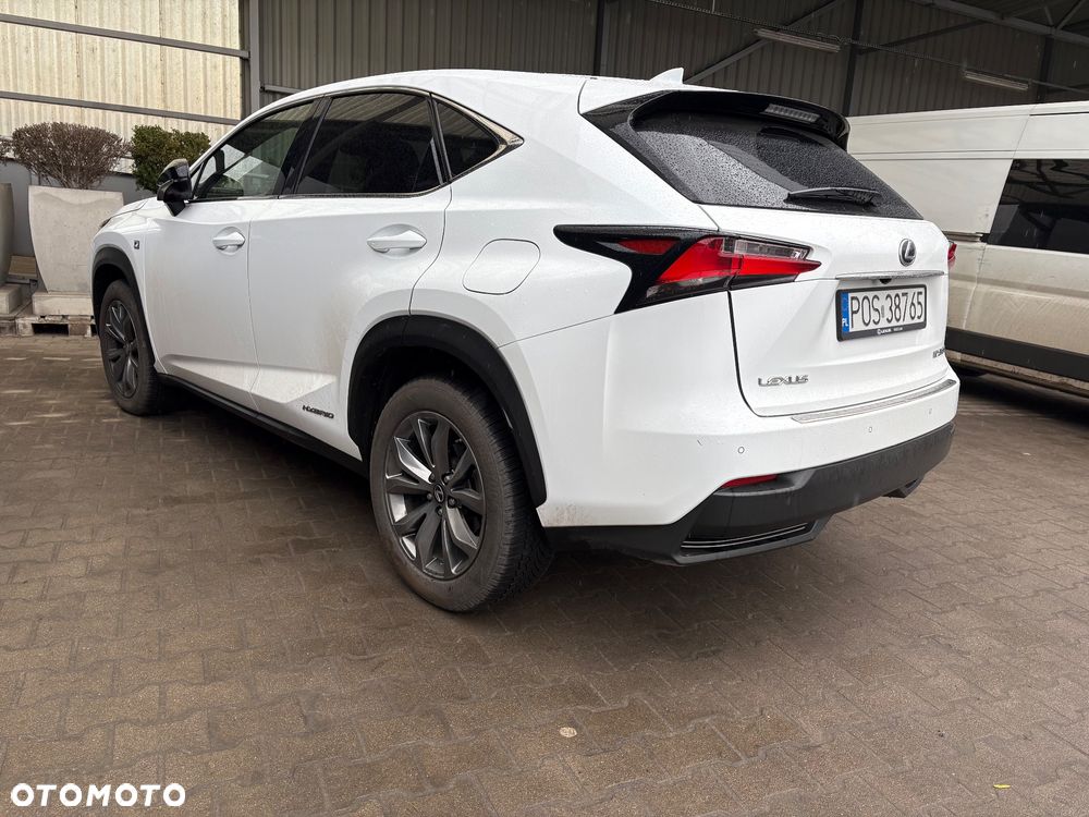 Lexus NX 300h F Sport Edition AWD - 4