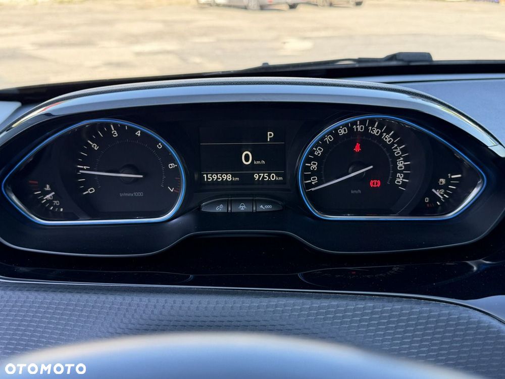Peugeot 2008 1.2 Pure Tech GPF Active S&S EAT6 - 28