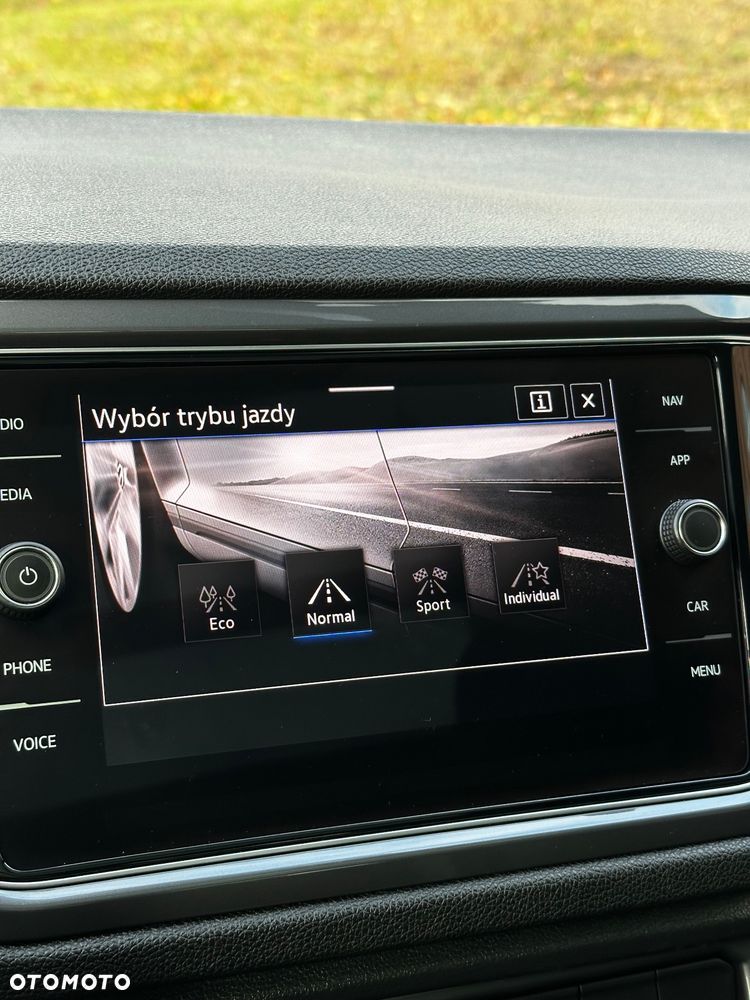 Volkswagen T-Roc - 32