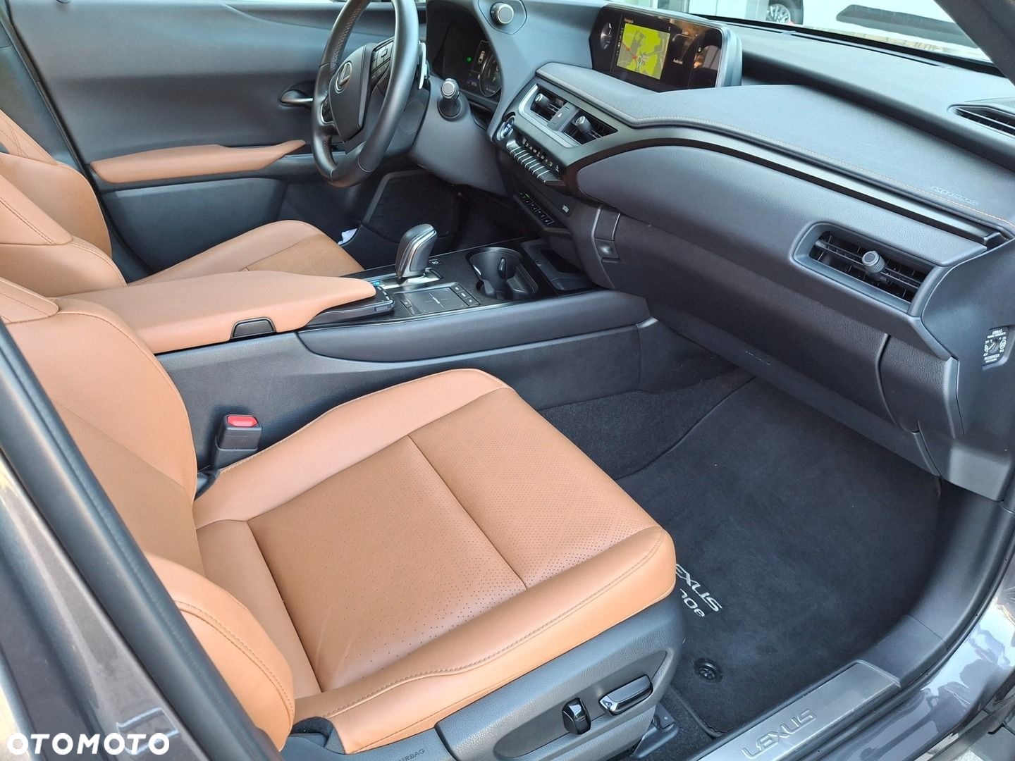 Lexus UX - 14
