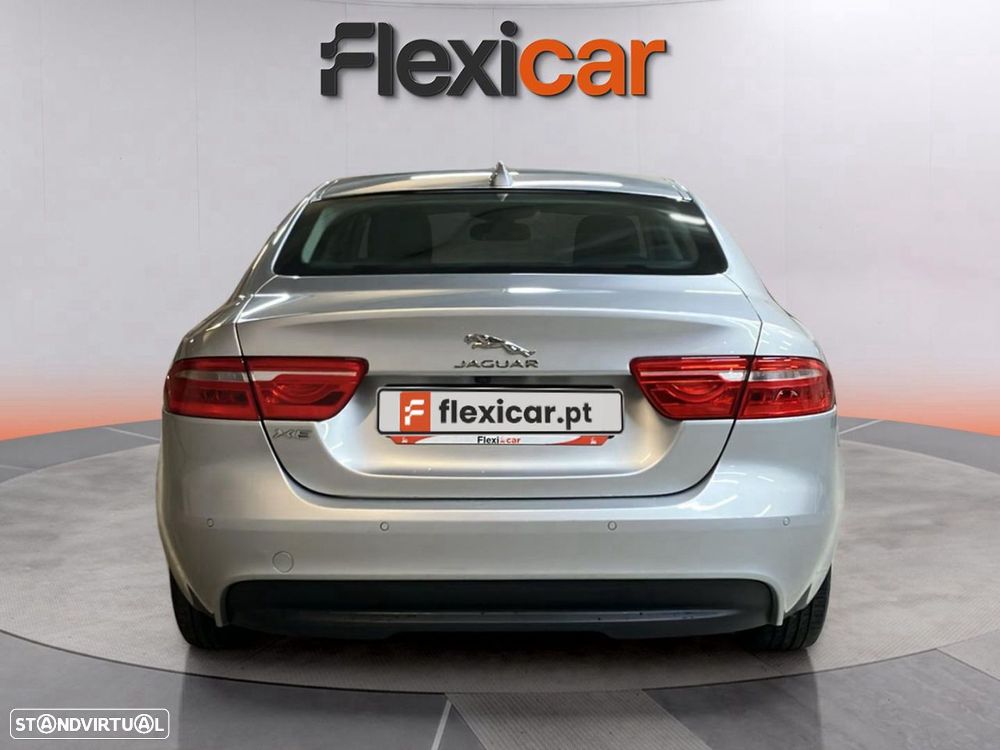 Jaguar XE - 8