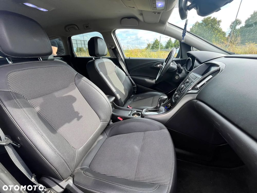 Opel Astra 1.4 T Executive - 14