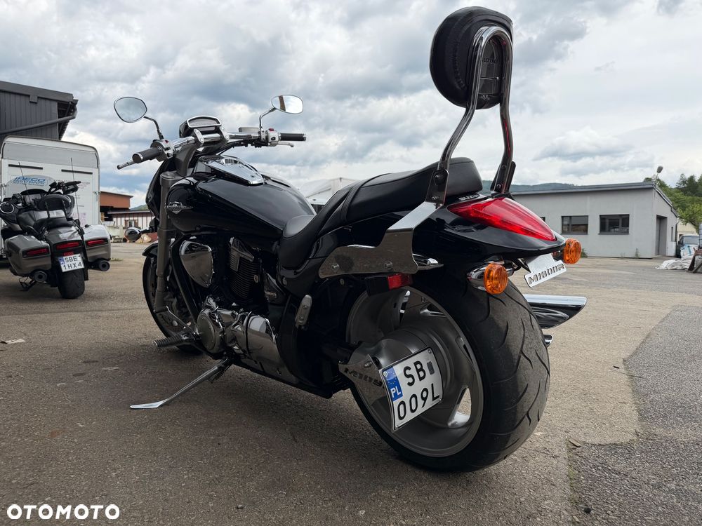 Suzuki Intruder - 1