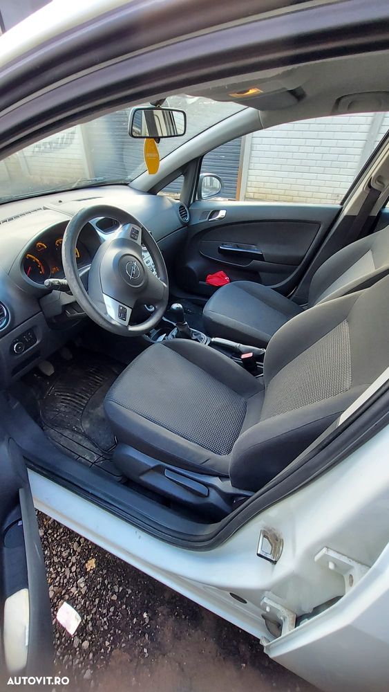 Opel Corsa 1.2 Essentia - 4