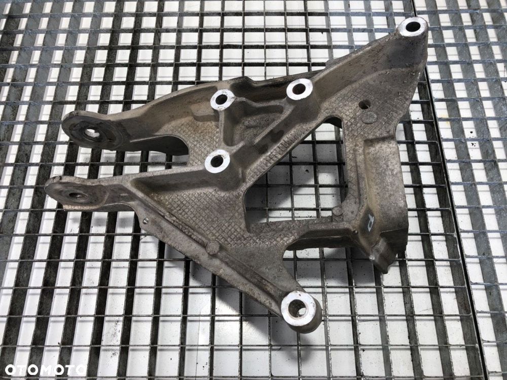 UCHWYT KABINOWY PRAWY  SCANIA 4 - series 1995 - 2008 114 C/330 1409342 - 3