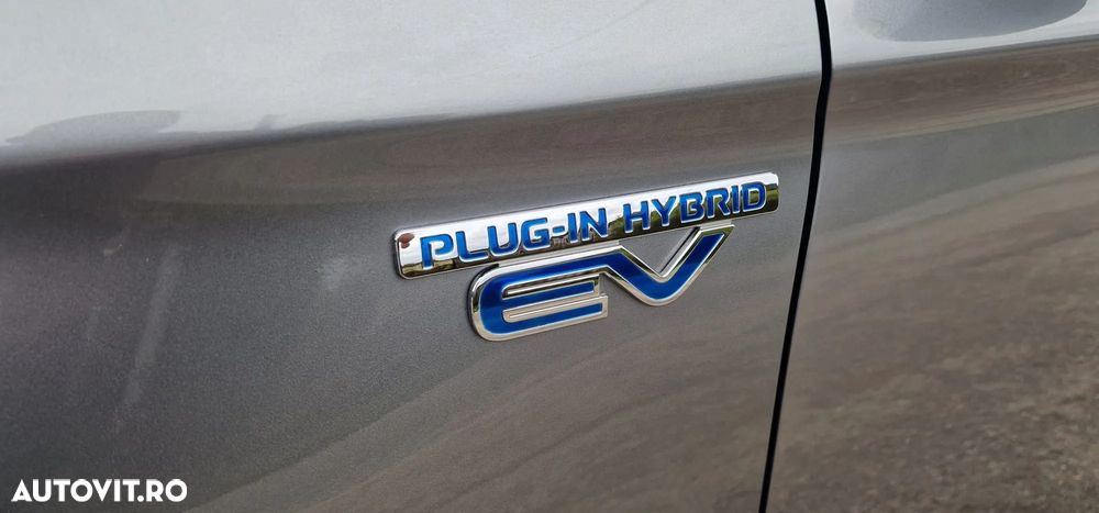 Mitsubishi Outlander 2.4 4WD Plug-In Hybrid Diamant - 32