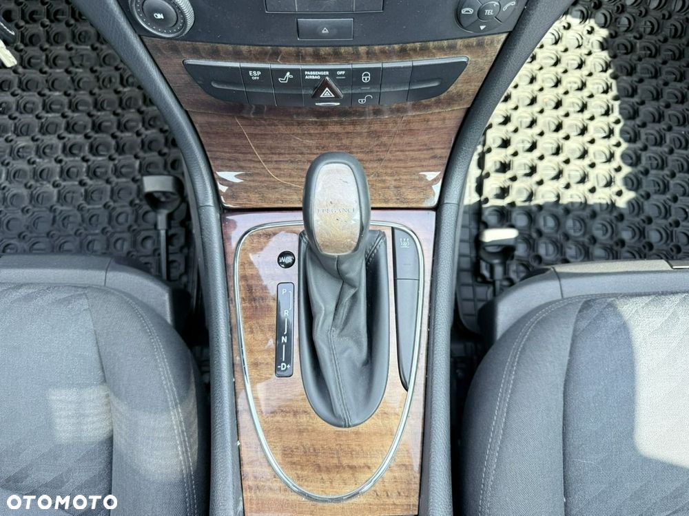 Mercedes-Benz Klasa E 220 CDI Automatik Classic - 23