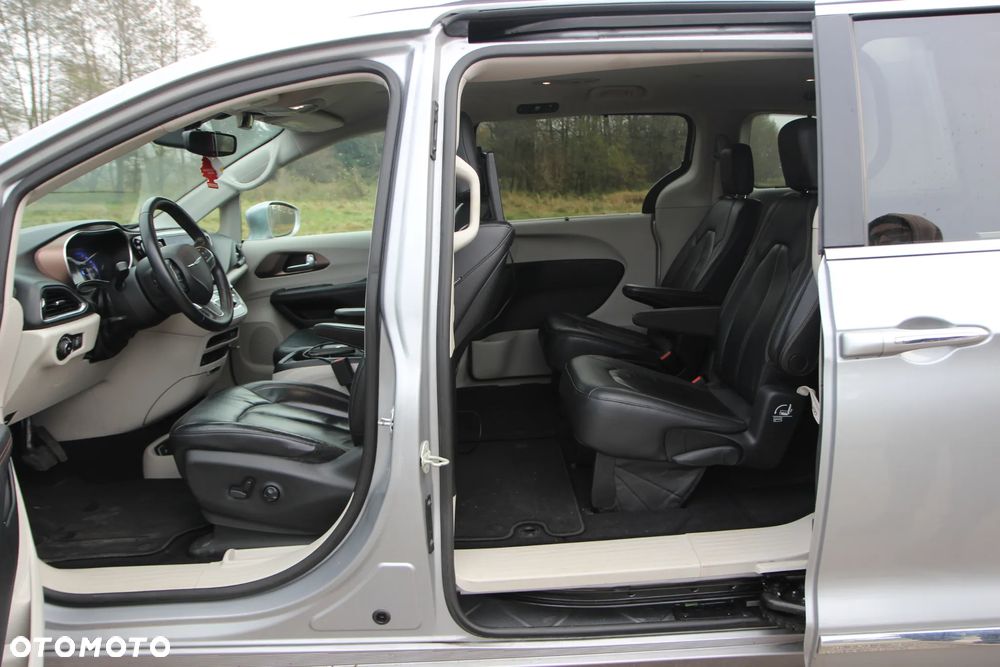 Chrysler Pacifica - 12