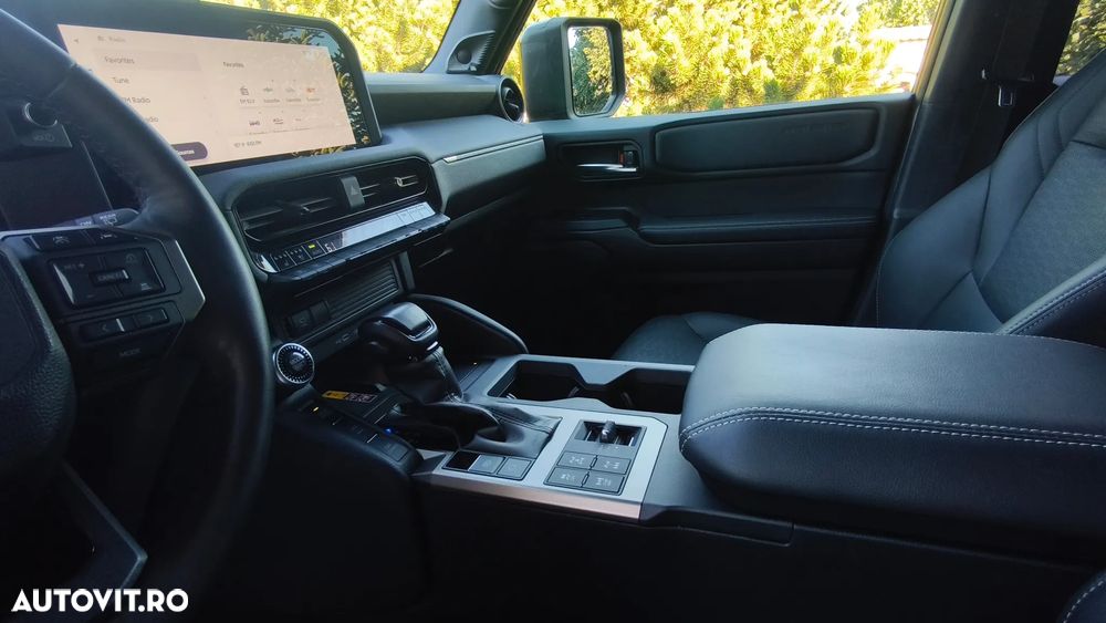 Toyota Land Cruiser 300 - 35