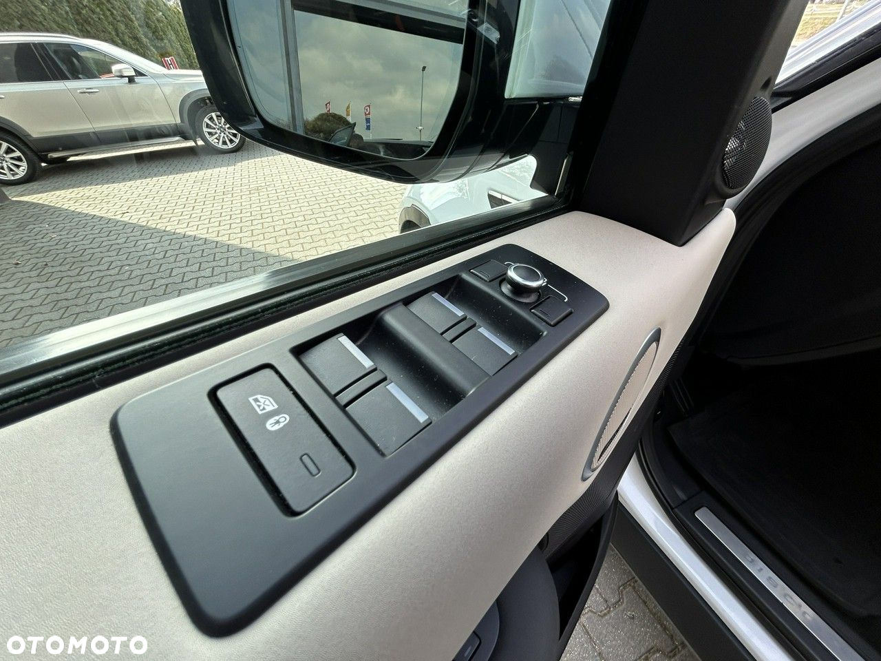 Land Rover Discovery V 3.0 Si6 HSE Luxury - 27
