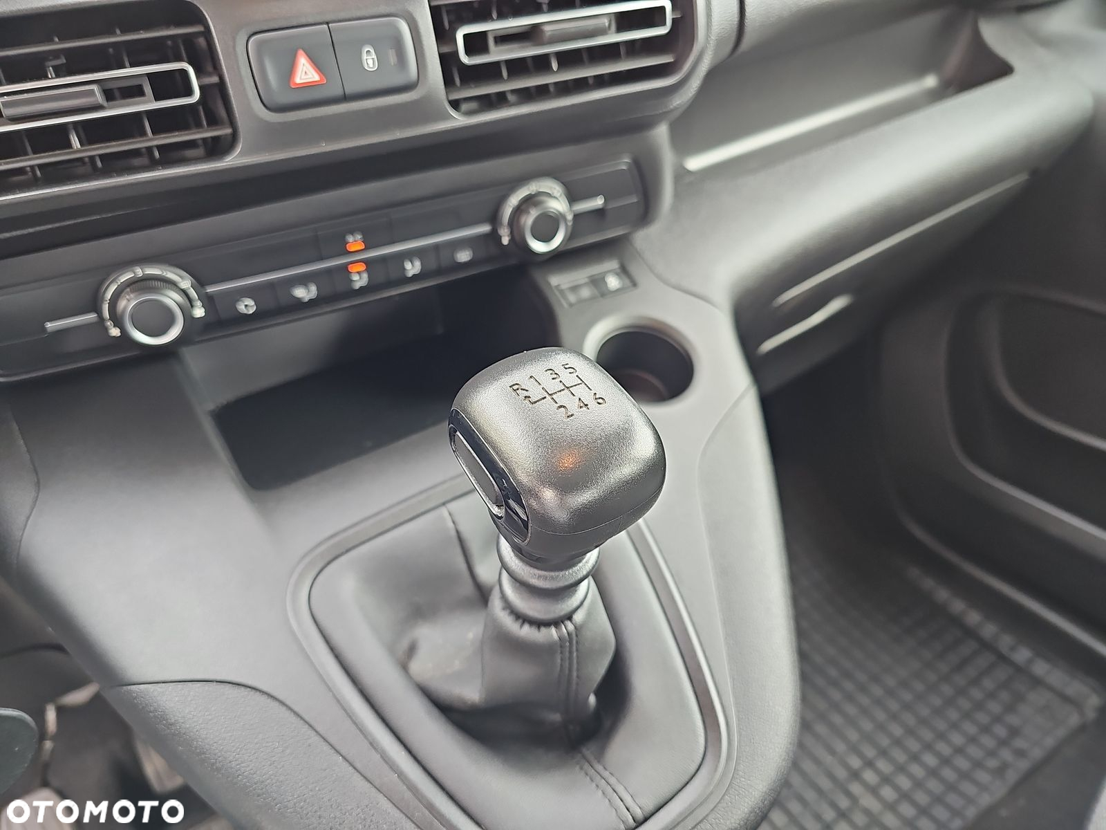 Peugeot Rifter 1.5 BlueHDI Active - 17