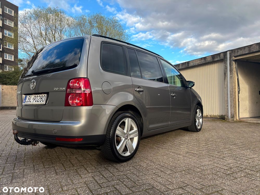 Volkswagen Touran 2.0 TDI Highline - 11