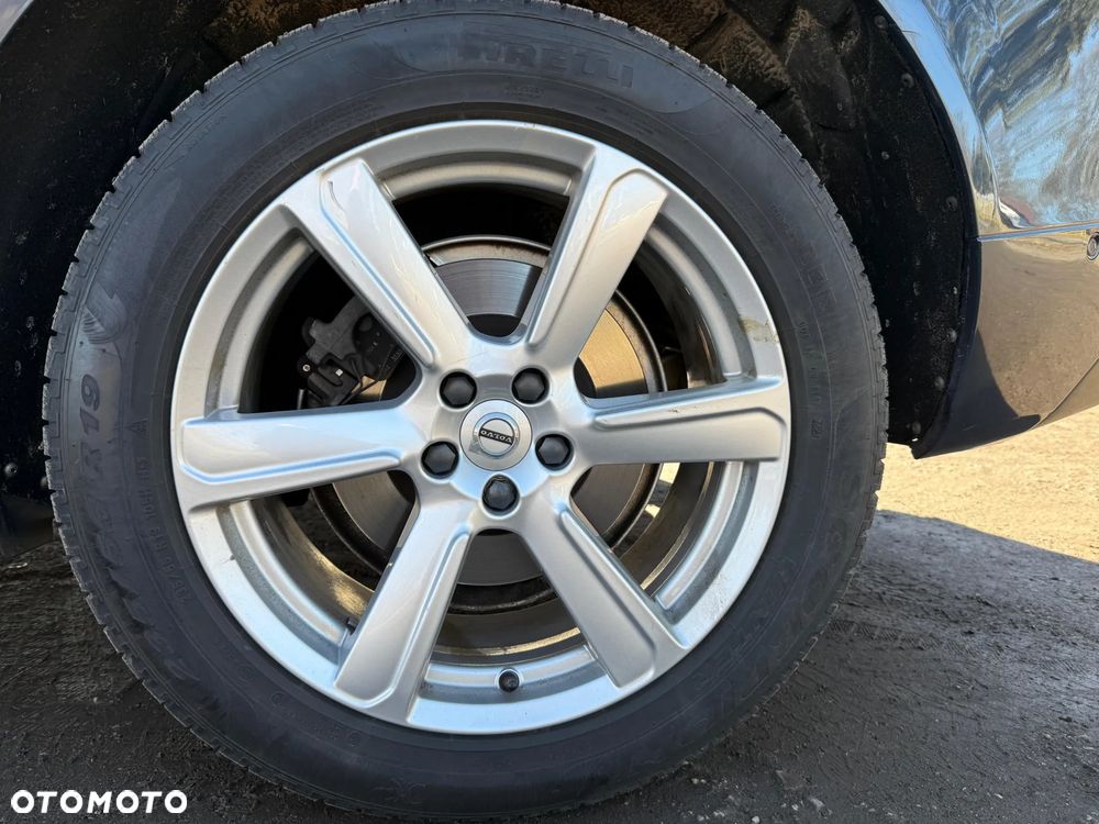 Volvo XC 60 T6 AWD Geartronic Momentum Pro - 23