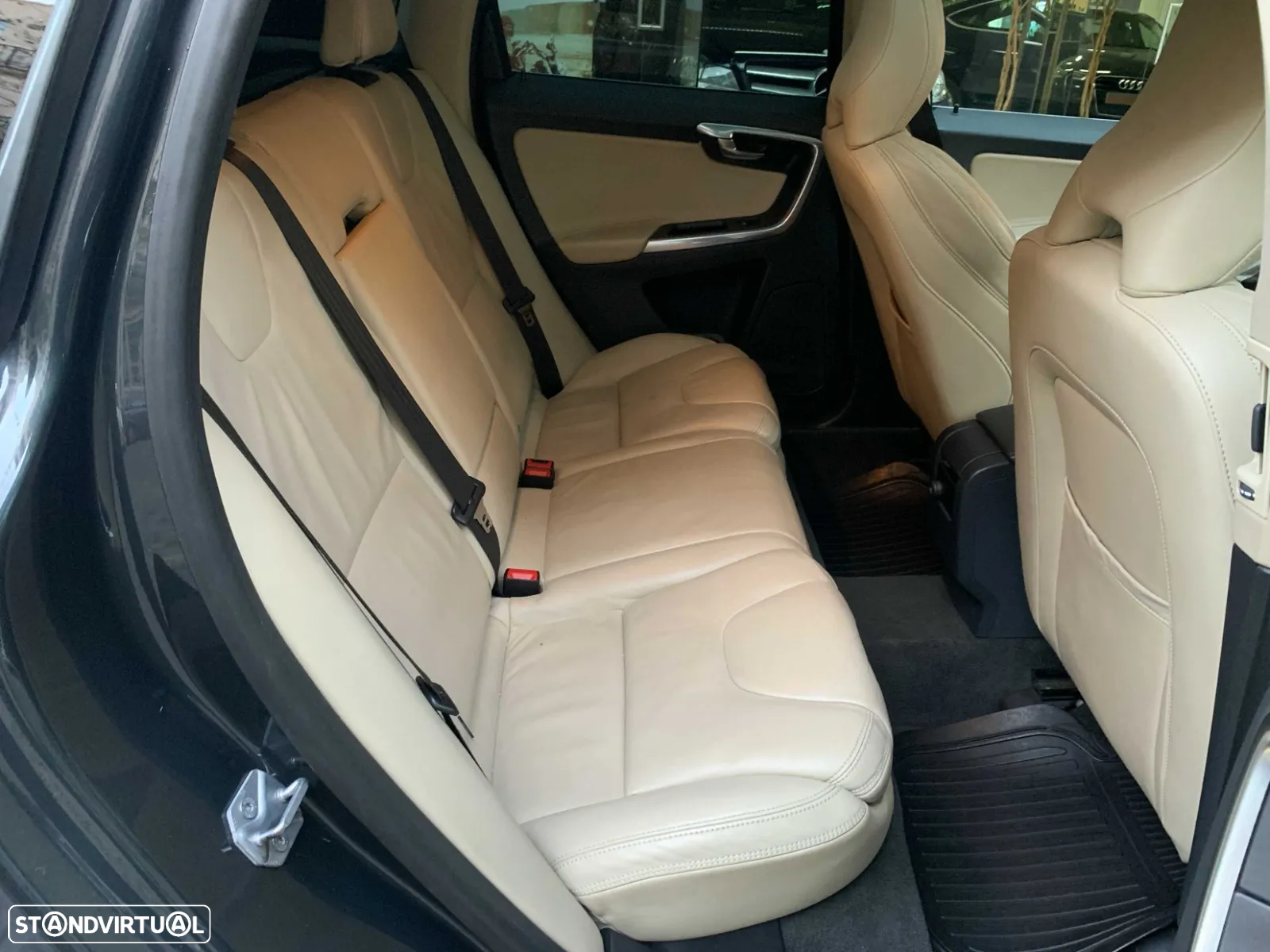 Volvo XC 60 2.0 D4 R-Design Summum Geartronic - 6
