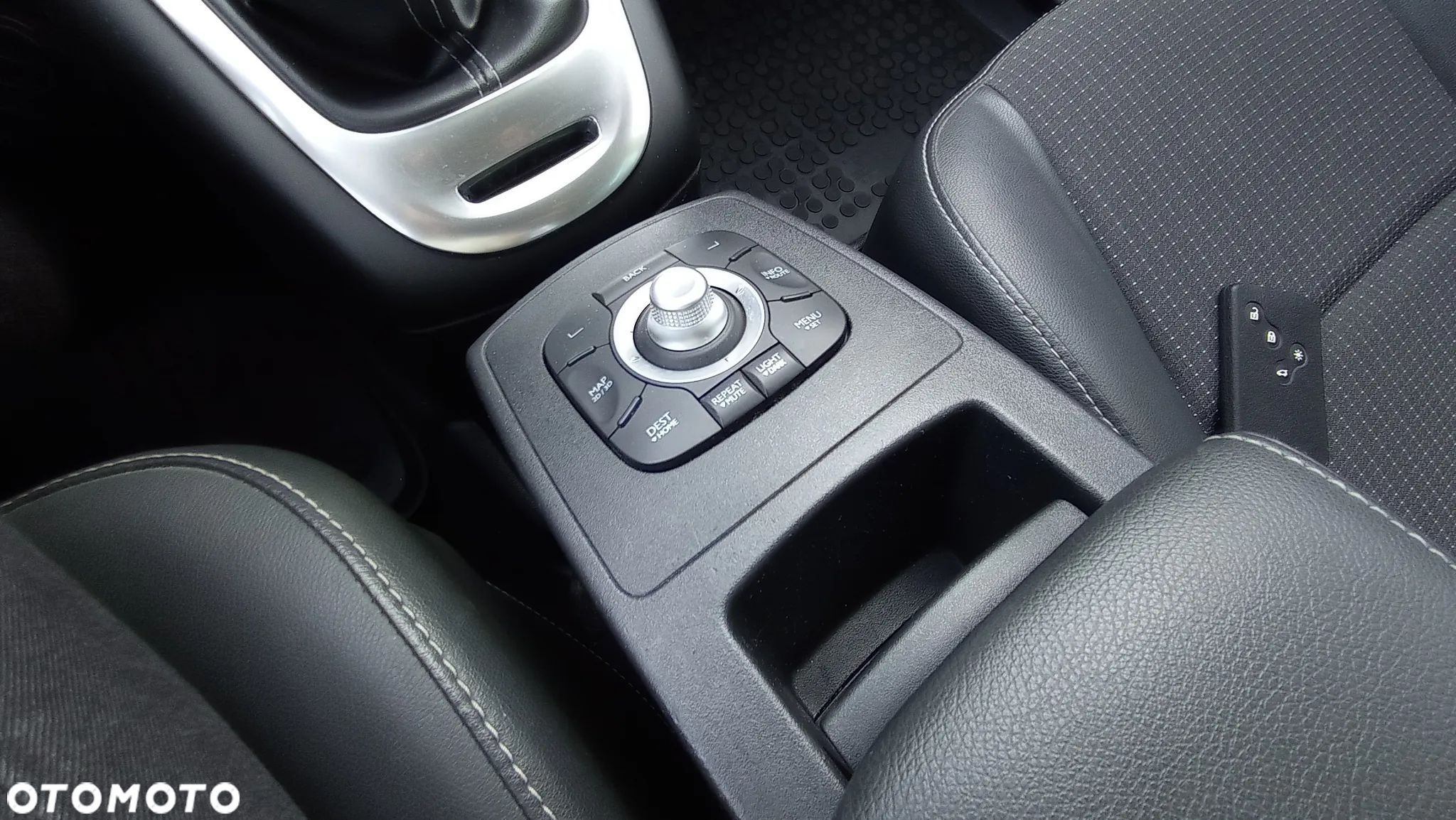 Renault Scenic 1.6 dCi Energy Bose - 13