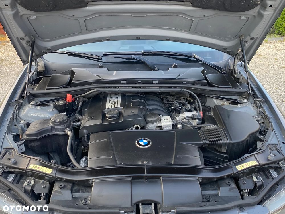 BMW Seria 3 318i - 33