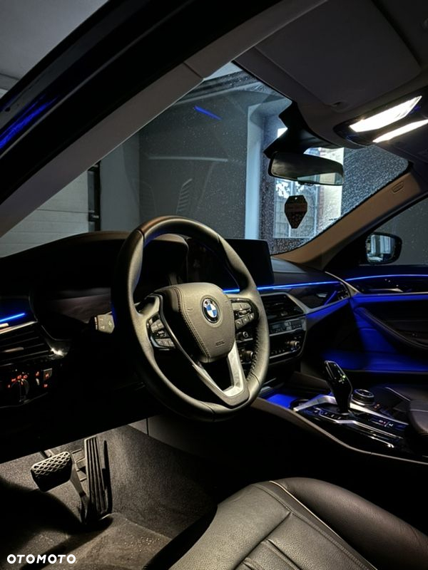 BMW Seria 5 520d Touring Luxury Line - 6