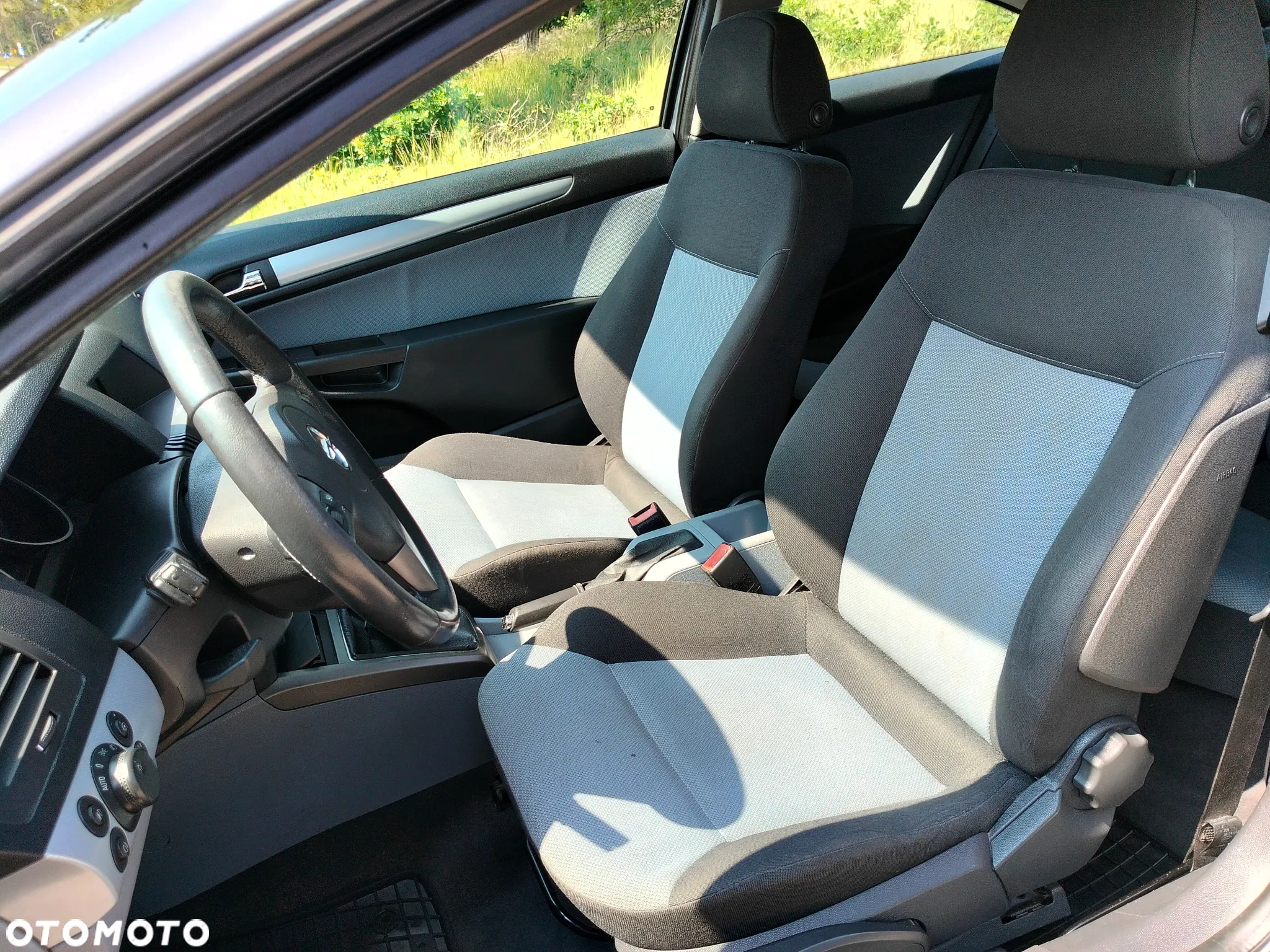 Opel Astra III GTC 1.4 Cosmo - 11