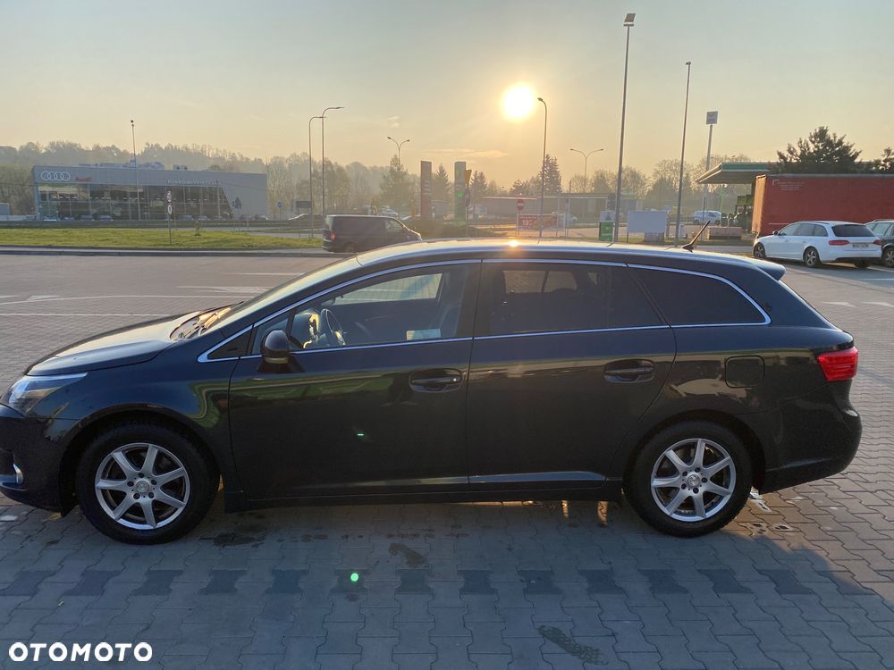 Toyota Avensis 2.0 D-4D Premium - 2