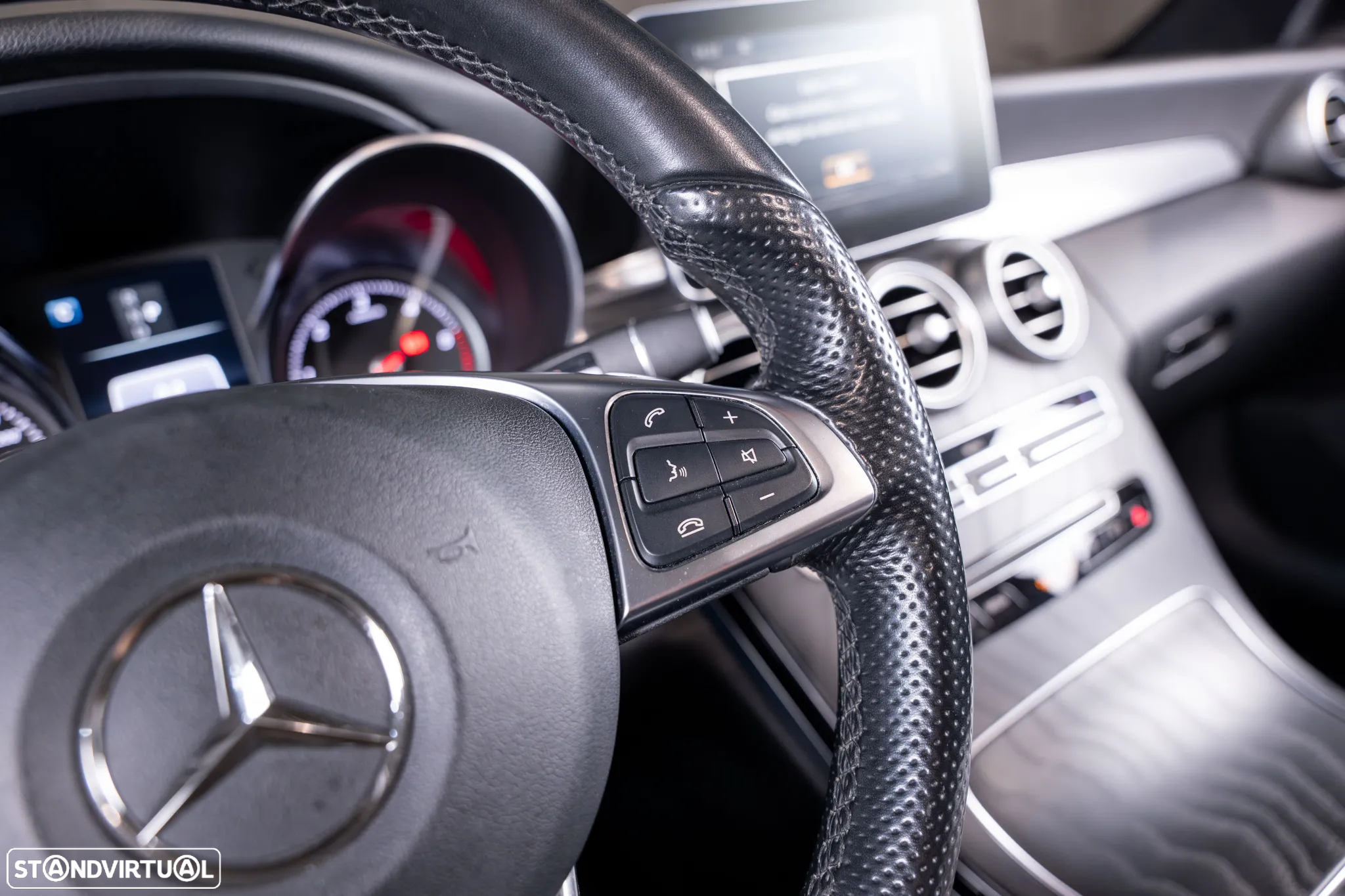 Mercedes-Benz C 220 d Cabrio 4Matic 9G-TRONIC AMG Line - 12