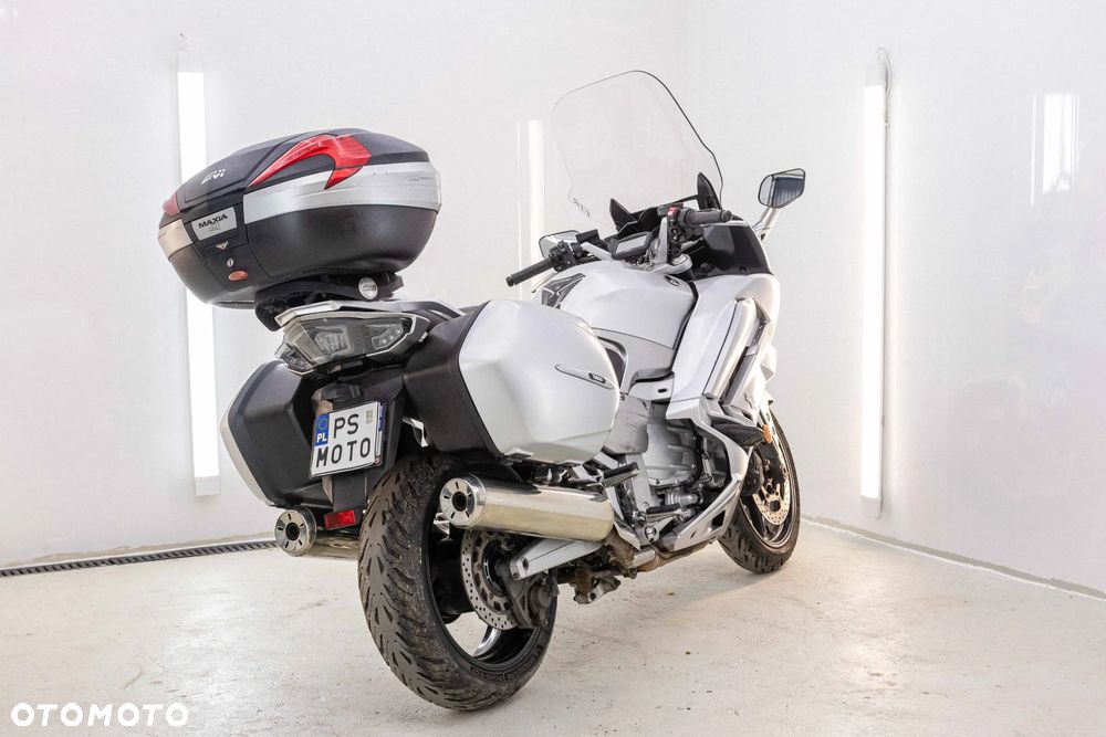 Yamaha FJR - 6