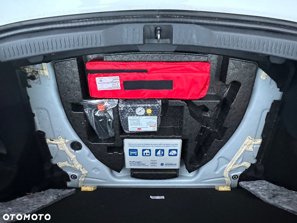 Toyota Auris 1.8 HSD Prestige - 36