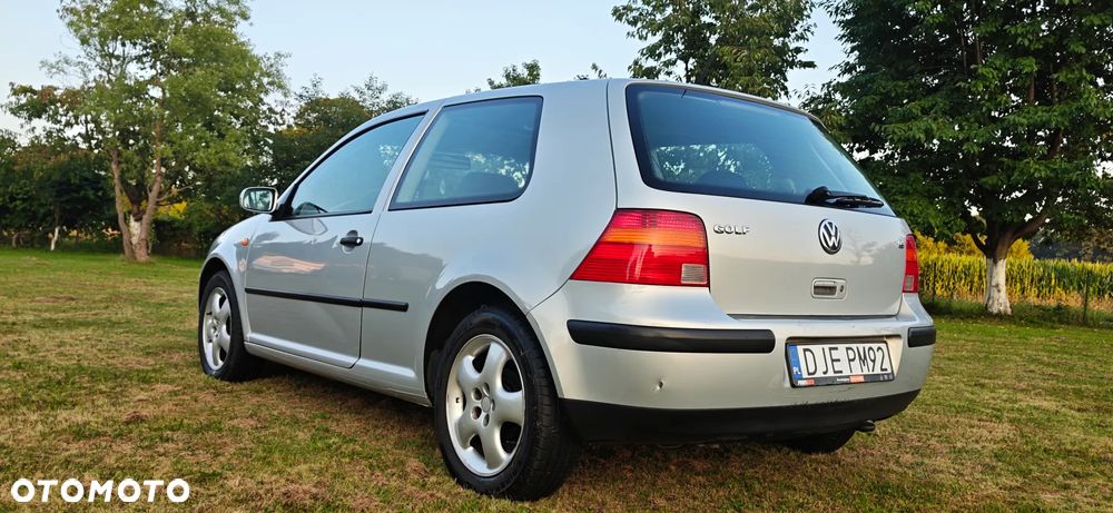 Volkswagen Golf 1.6 Comfortline - 4