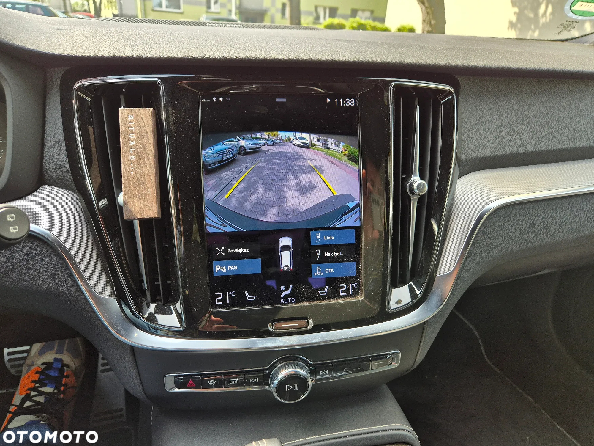 Volvo V60 T6 AWD Plug-In Hybrid Ultra Dark - 18