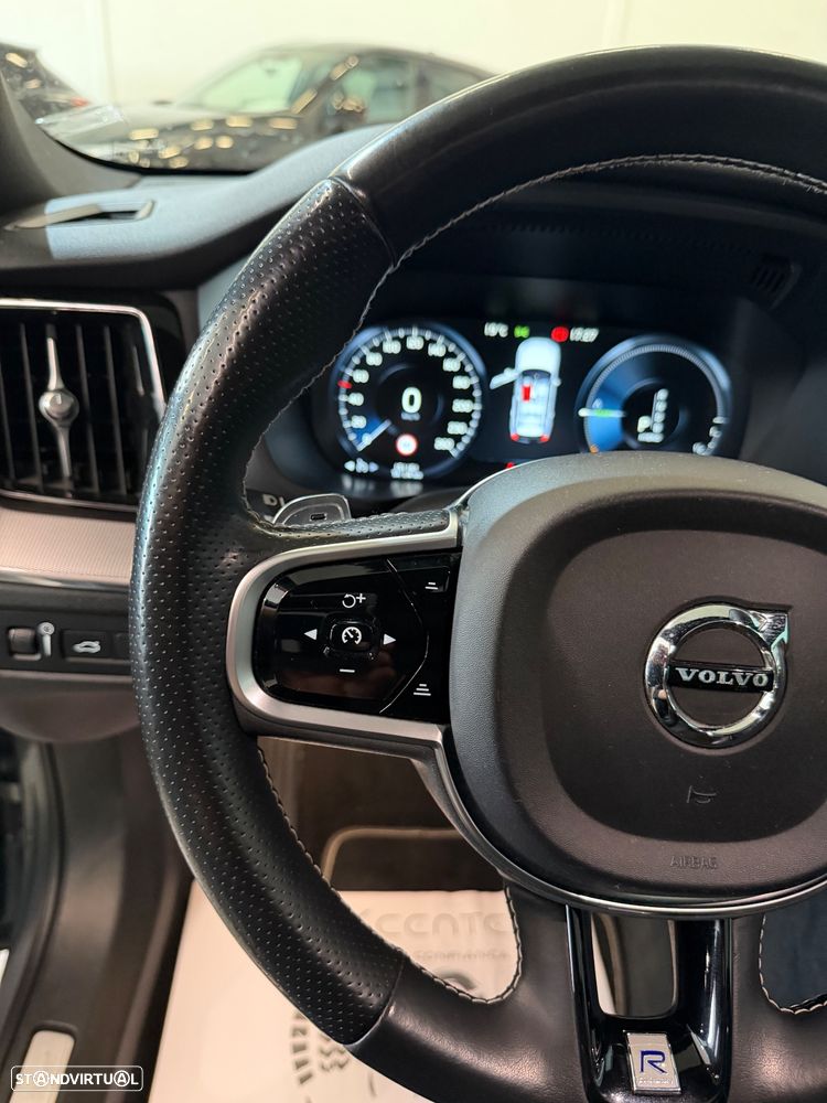 Volvo XC 60 2.0 T8 PHEV R-Design AWD - 13