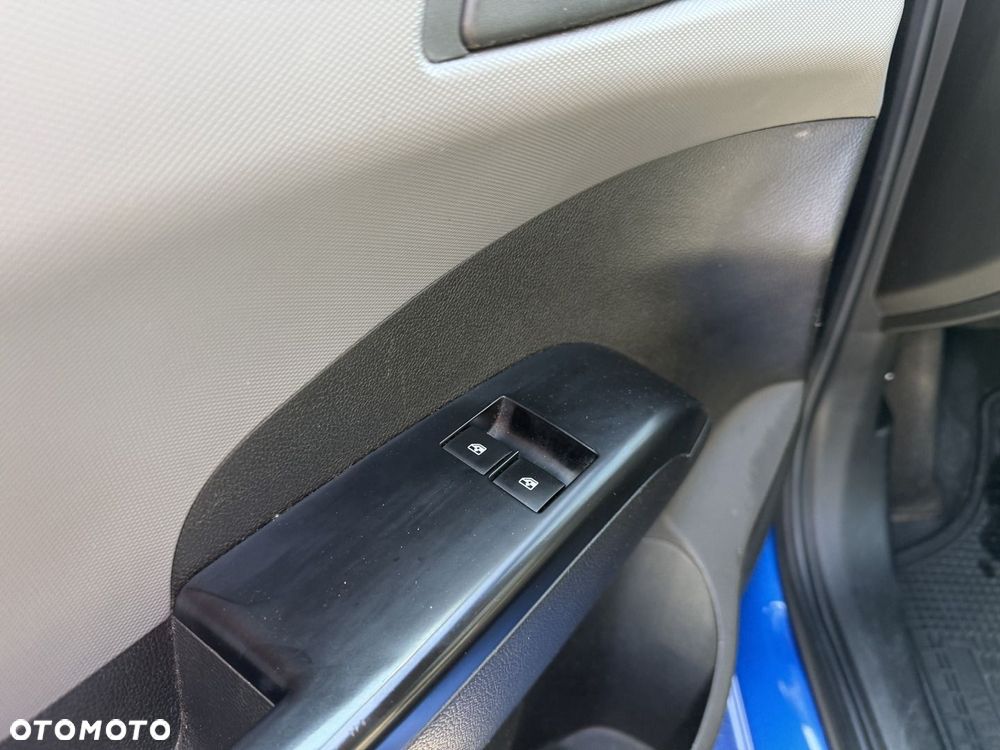 Chevrolet Aveo 1.2 16V Base - 11