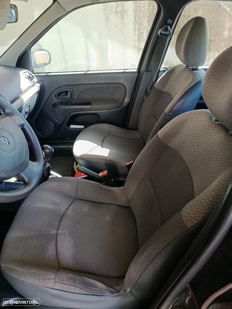 Renault Clio 1.2 16V Expression - 11