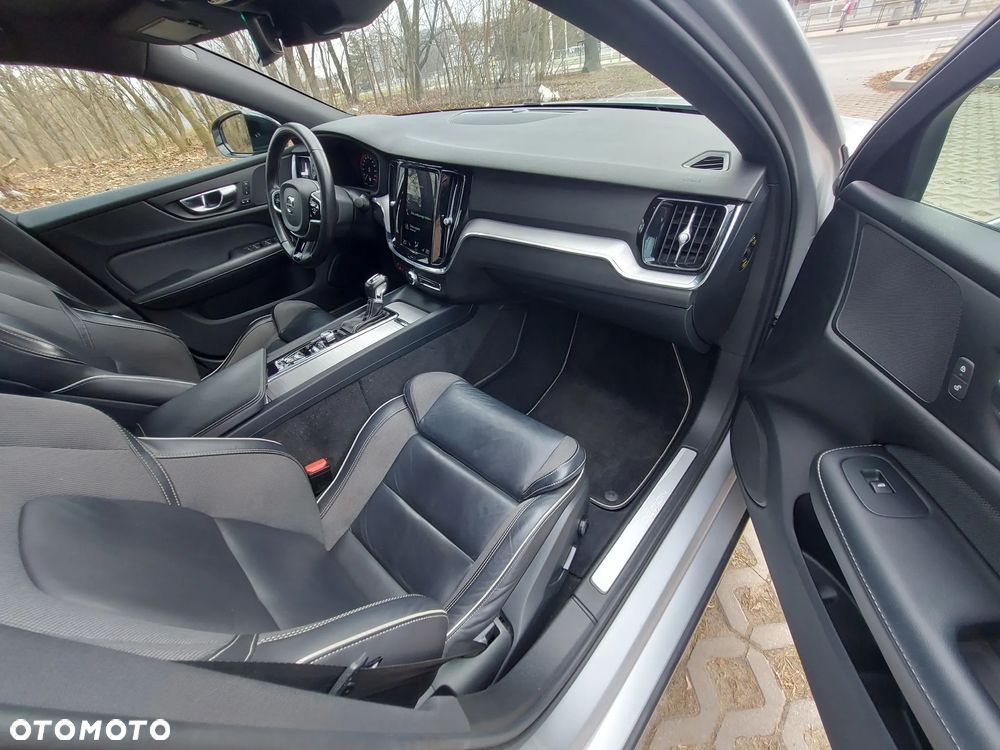 Volvo S60 T4 R-Design - 27