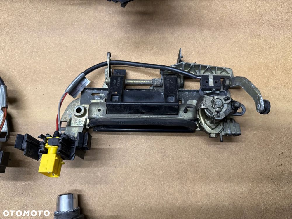 STACYJKA BMW E34 E32 LIFT ZESTAW WKŁADEK KLAMKI KLUCZYK KLAMKA LEWA PRAWA ZAMEK TYŁ KLAPY M60 540i 740i V8 RARYTAS - 7