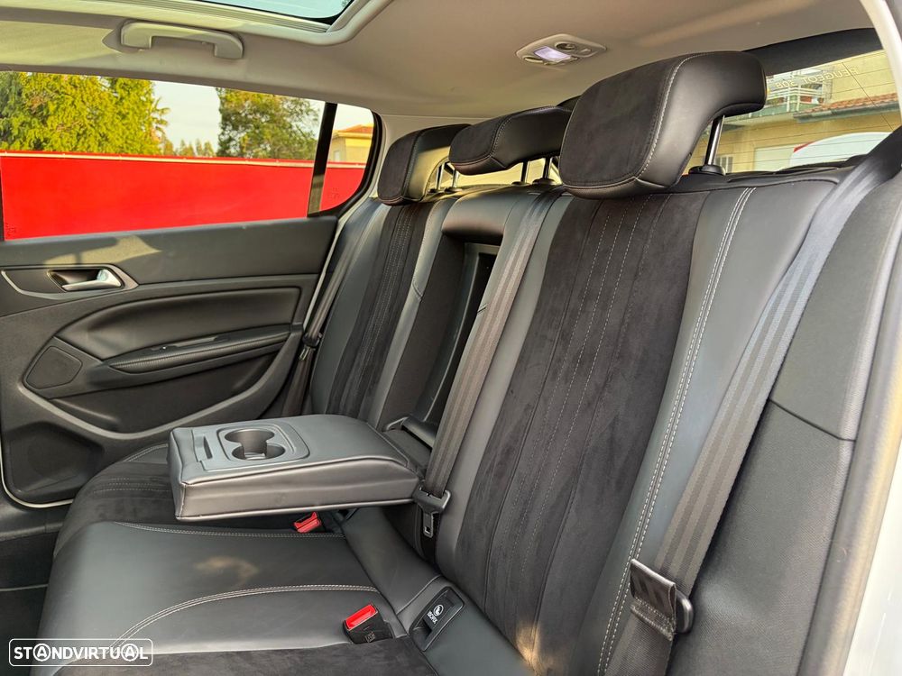 Peugeot 308 1.2 PureTech Allure J17 - 31