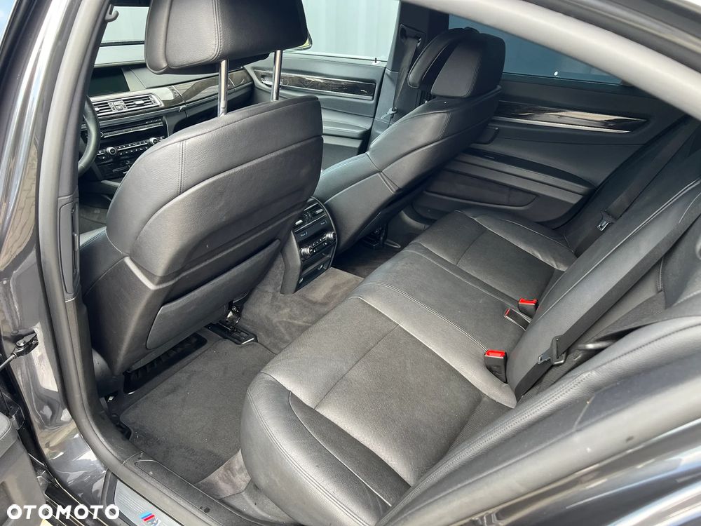 BMW Seria 7 740d xDrive - 13