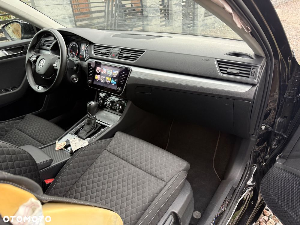Skoda Superb 2.0 TDI DSG Premium Edition - 16