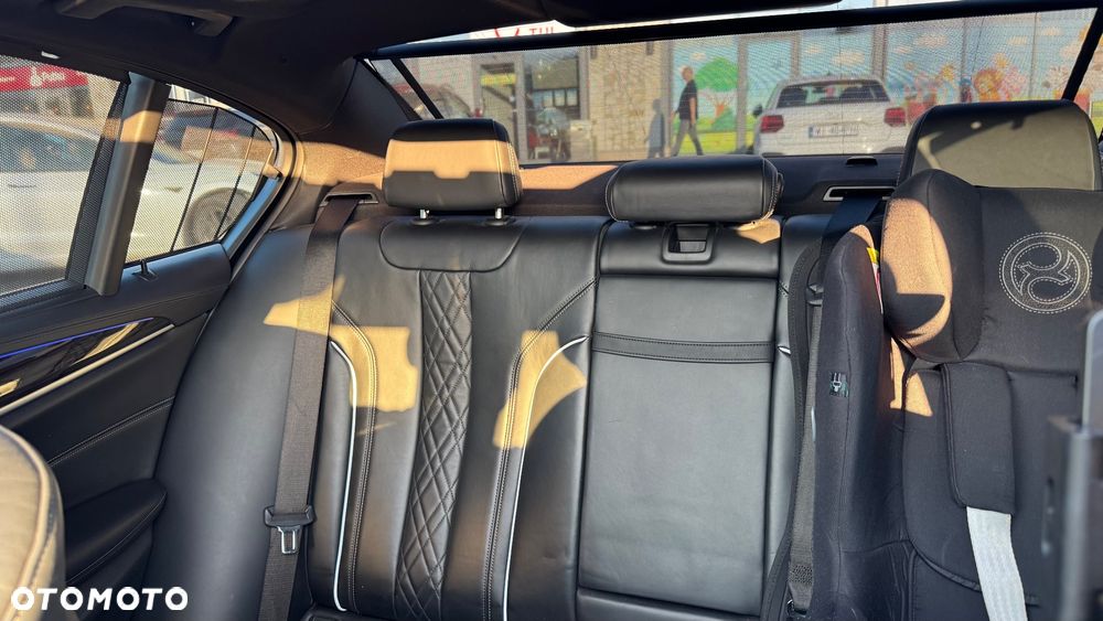 BMW Seria 5 M550i xDrive - 13