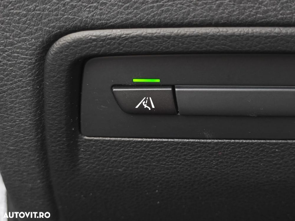 BMW Seria 3 320d Aut. - 24
