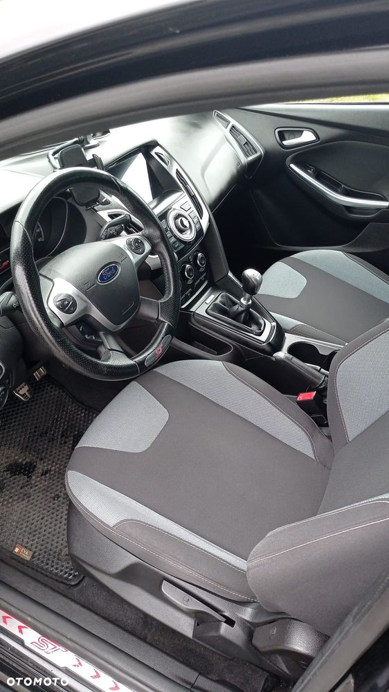 Ford Focus ST - 13