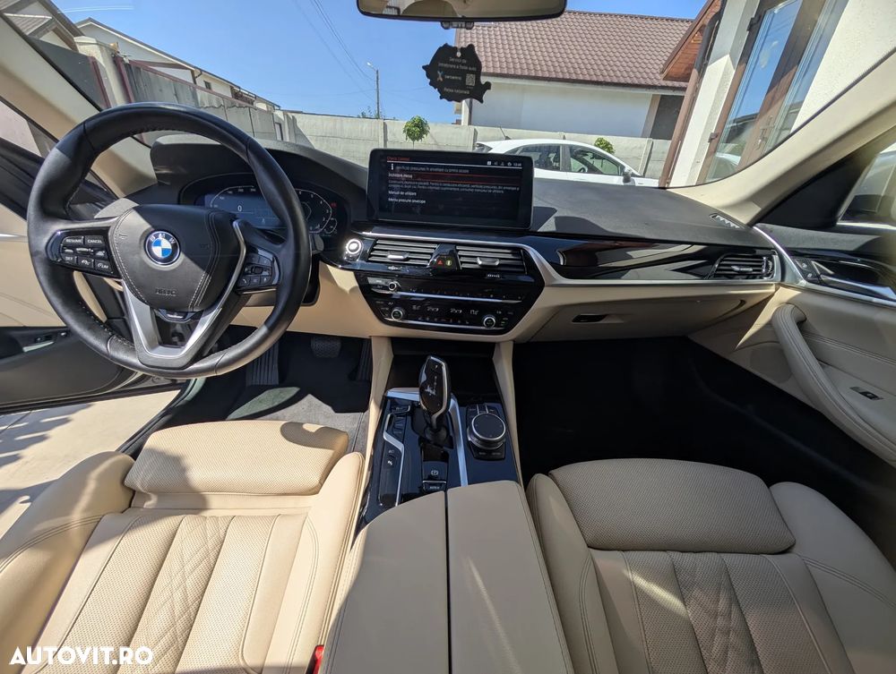 BMW Seria 5 520i Aut. Luxury Line - 13
