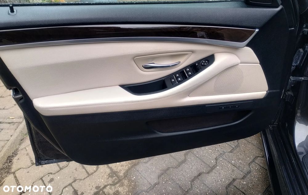 BMW Seria 5 528i xDrive Sport-Aut - 20