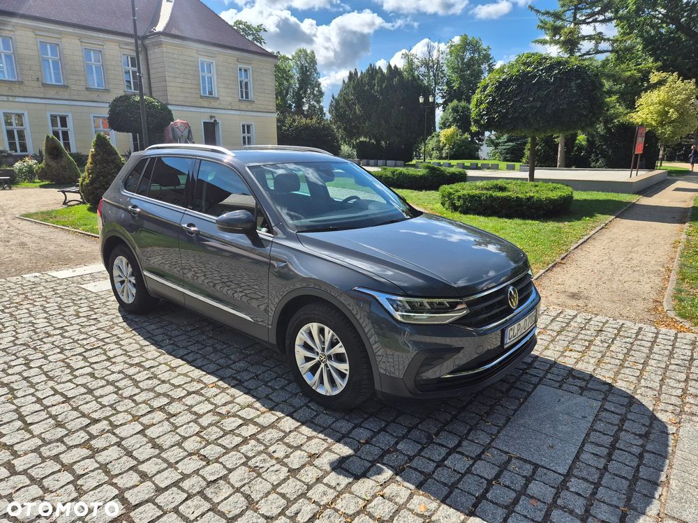 Volkswagen Tiguan - 1