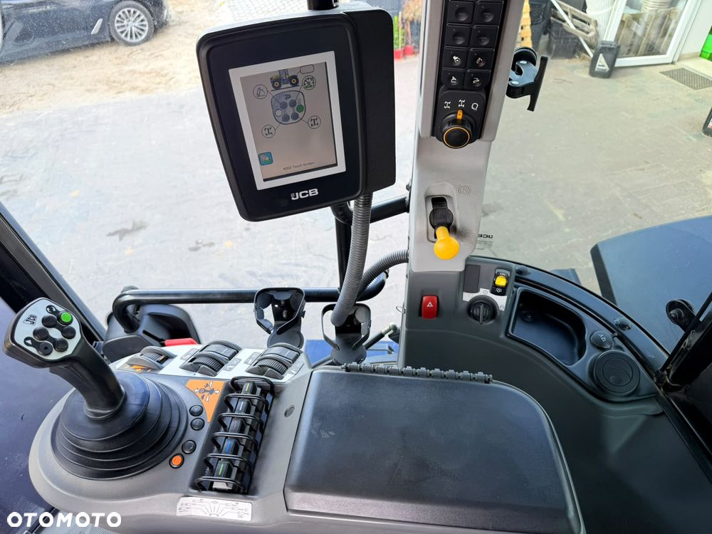JCB Fastrac 4220 - 19