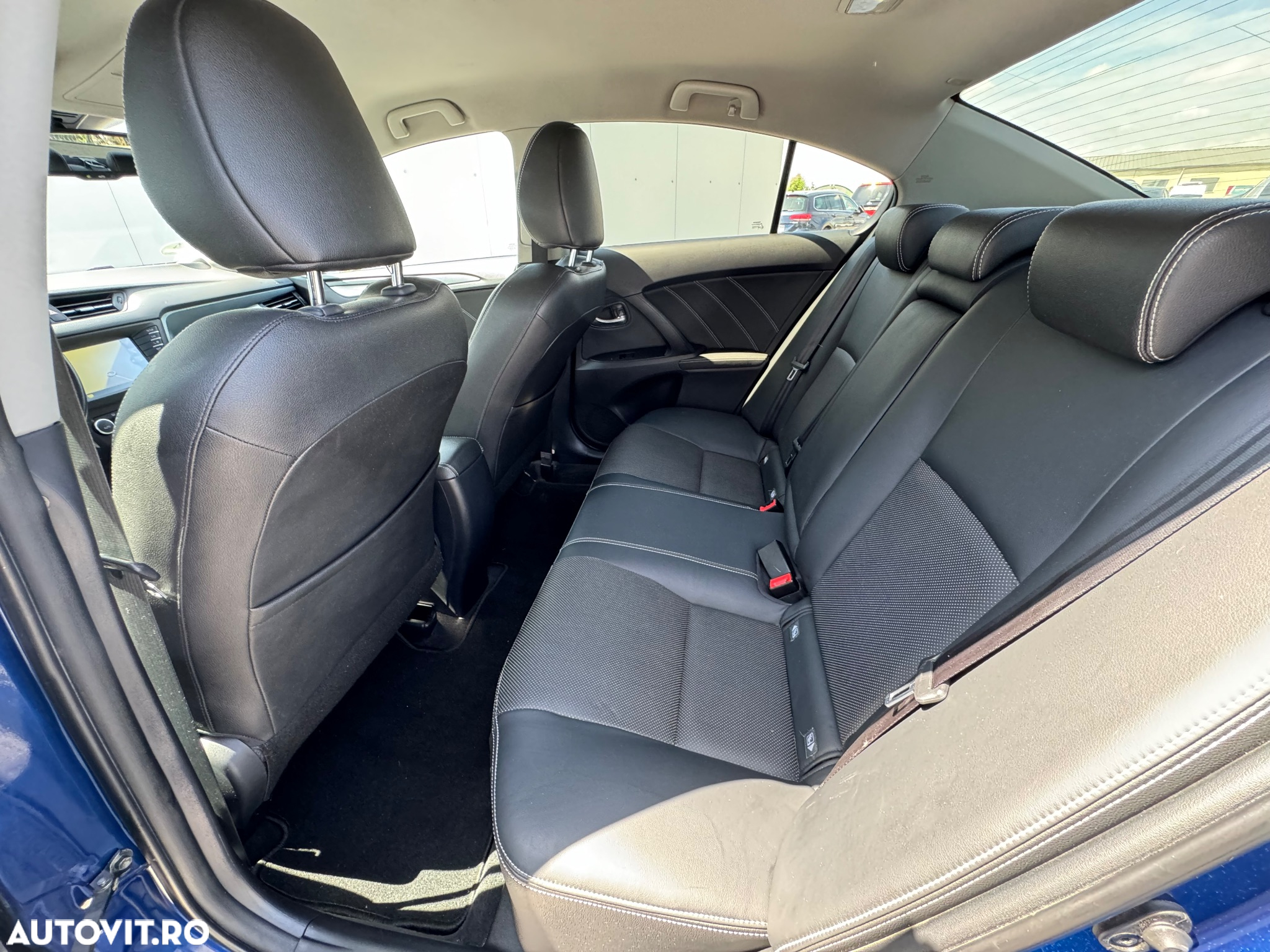 Toyota Avensis 2.0 D-4D Executive - 10