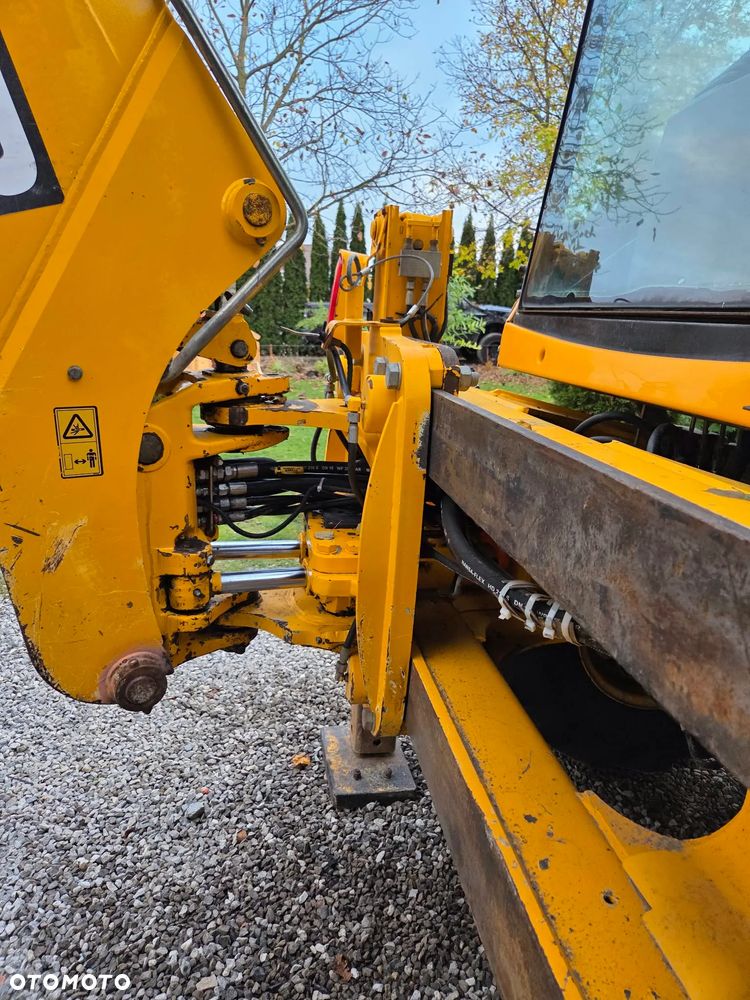 JCB 2CX - 17