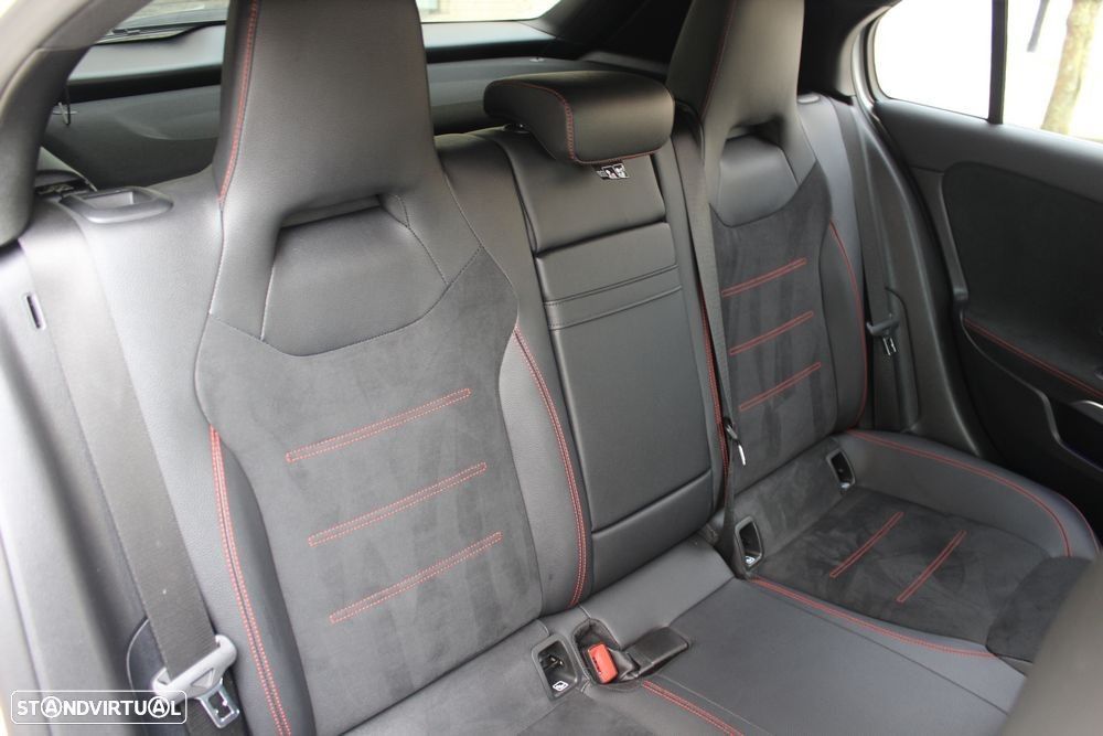 Mercedes-Benz A 250 e 8G-DCT AMG Line - 24